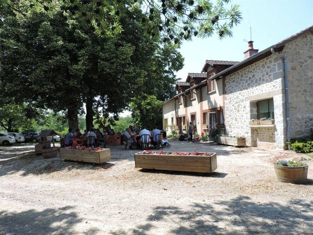 Auberge De La Normandie Junhac Экстерьер фото