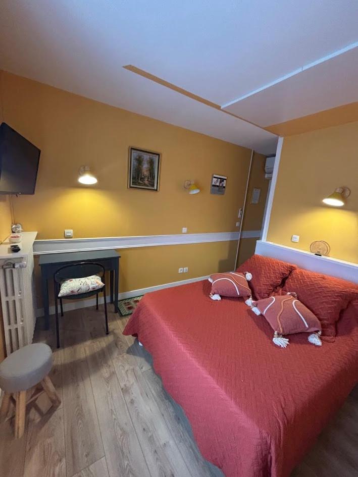Auberge De La Normandie Junhac Экстерьер фото