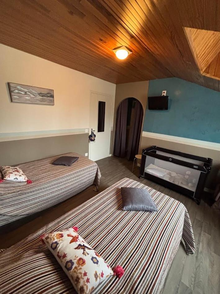 Auberge De La Normandie Junhac Экстерьер фото