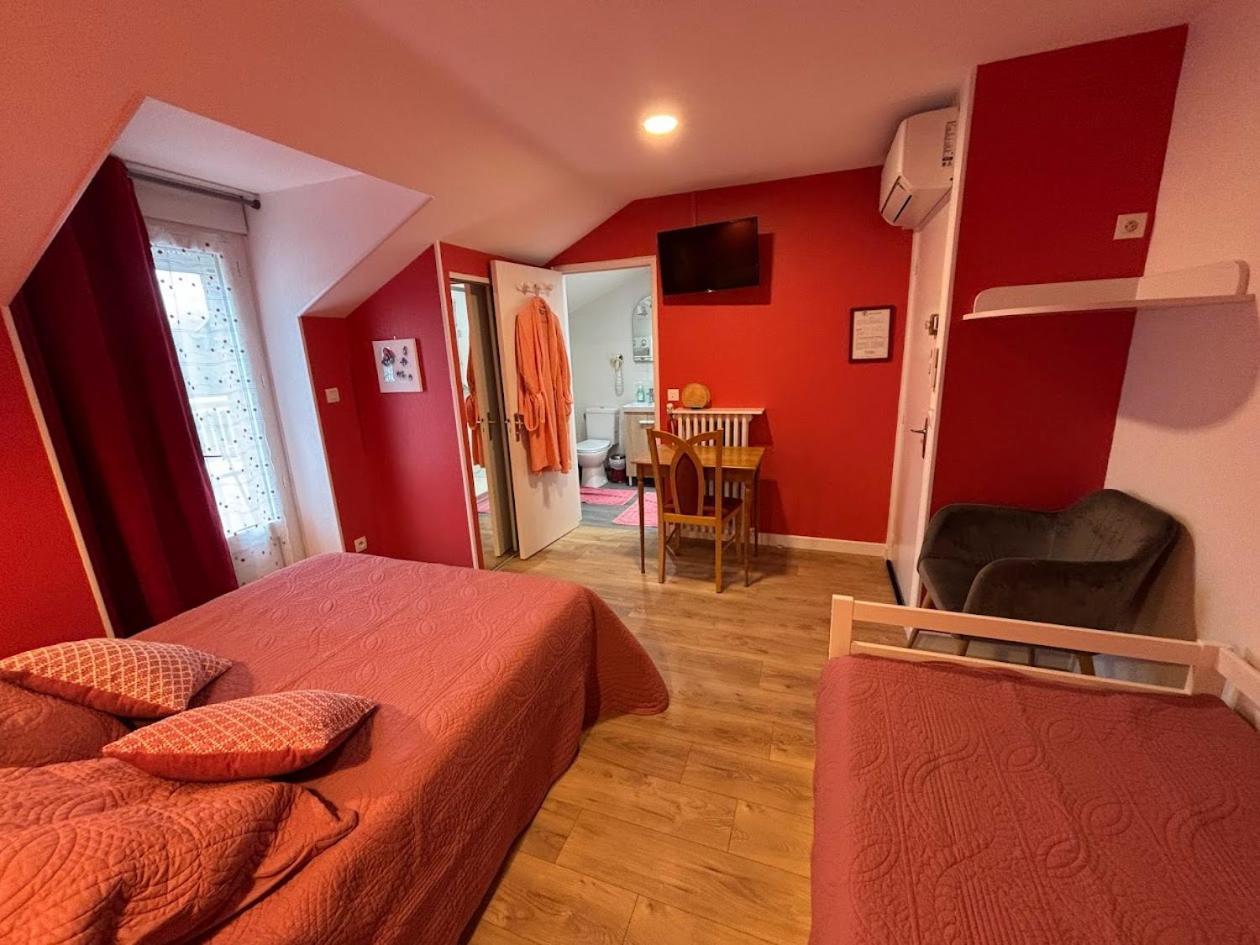 Auberge De La Normandie Junhac Экстерьер фото