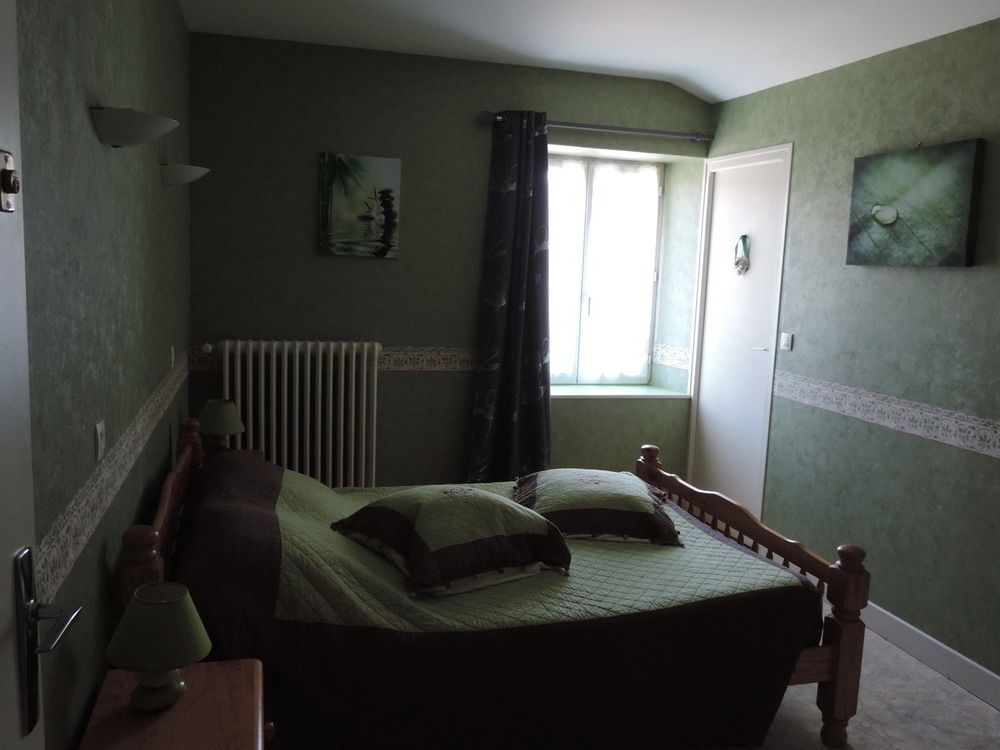 Auberge De La Normandie Junhac Экстерьер фото