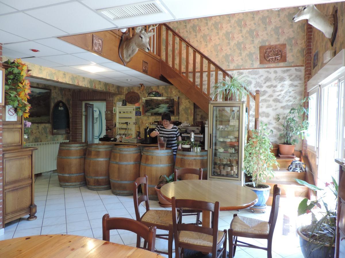 Auberge De La Normandie Junhac Экстерьер фото